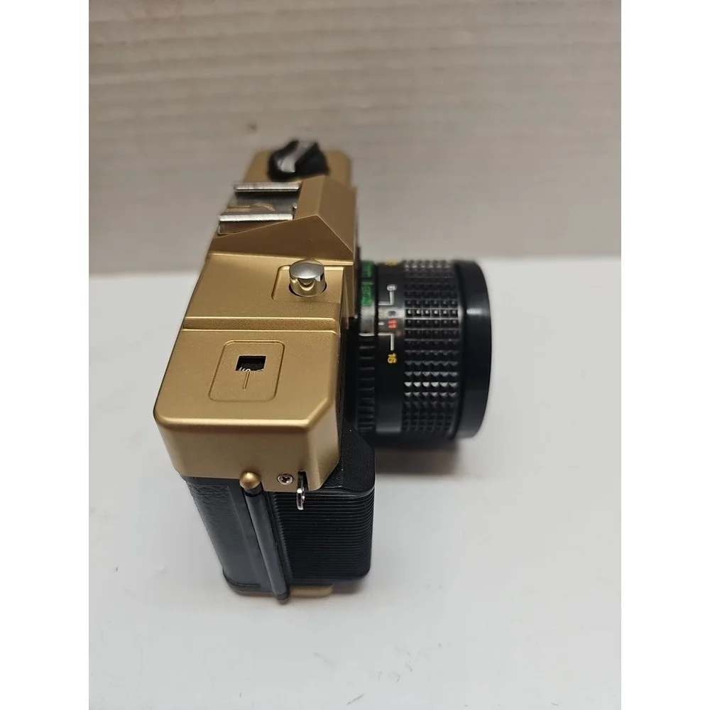 VINTAGE CAESARS ATLANTIC CITY SOUVENIR 35MM FILM CAMERA  GOLD CASE